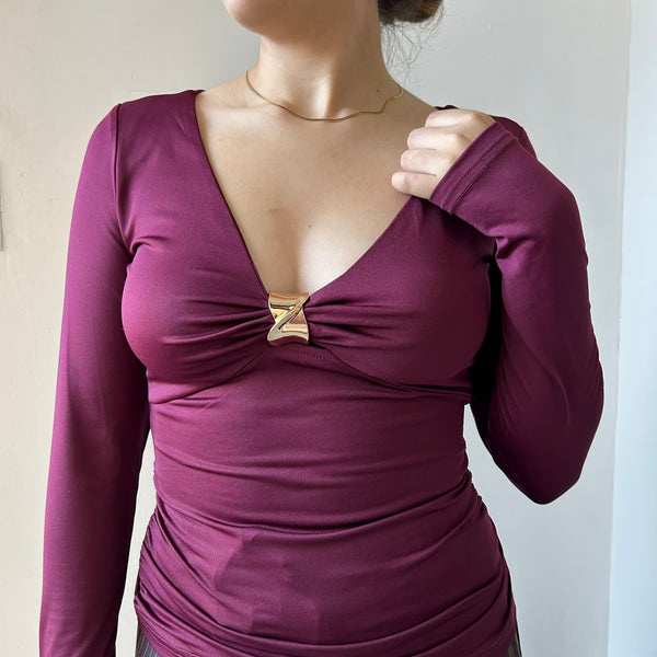 BLUSA MAGENTA DETALLE DORADO