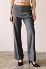 PANTALÓN CON FALDA AJUSTABLE