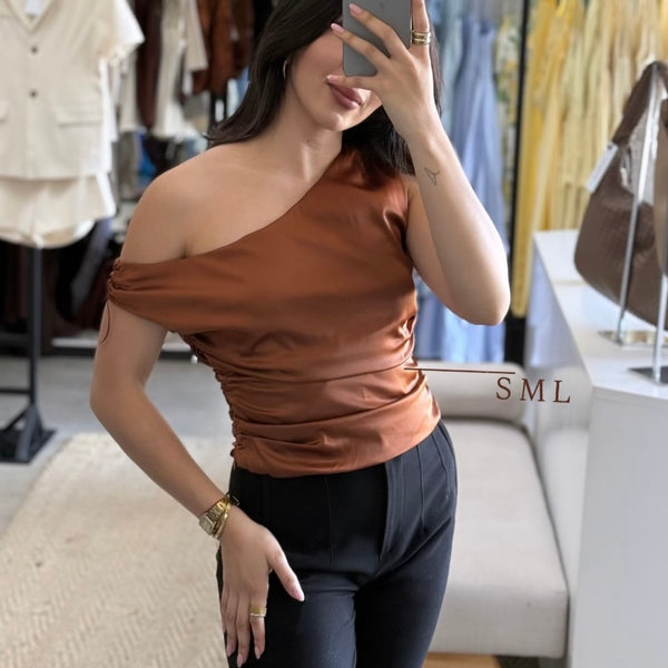 BLUSA SATIN ASIMETRICA
