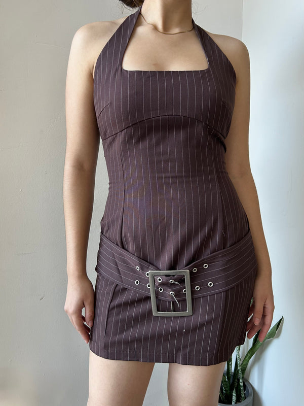 VESTIDO CAFÉ CON CINTO