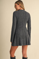 VESTIDO MINI GRIS DE PUNTO CON CUELLO ALTO