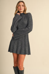 VESTIDO MINI GRIS DE PUNTO CON CUELLO ALTO