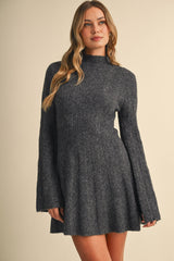 VESTIDO MINI GRIS DE PUNTO CON CUELLO ALTO