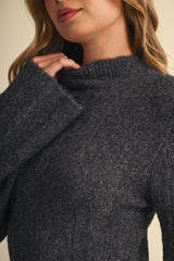 VESTIDO MINI GRIS DE PUNTO CON CUELLO ALTO