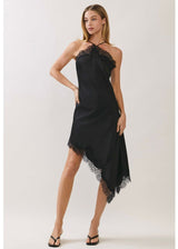 Vestido halter corte asimétrico satinado