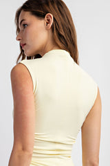 BLUSA BÁSICA SIN MANGAS MOCK NECK