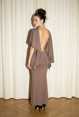 VESTIDO MOCHA CON CAPA