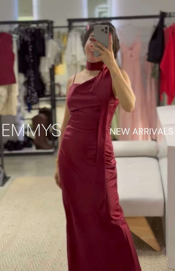 VESTIDO VINO CON MASCADA