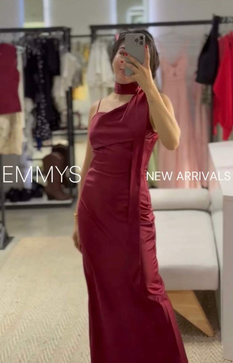 VESTIDO VINO CON MASCADA