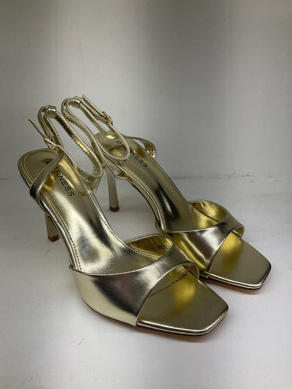FANCY HEELS