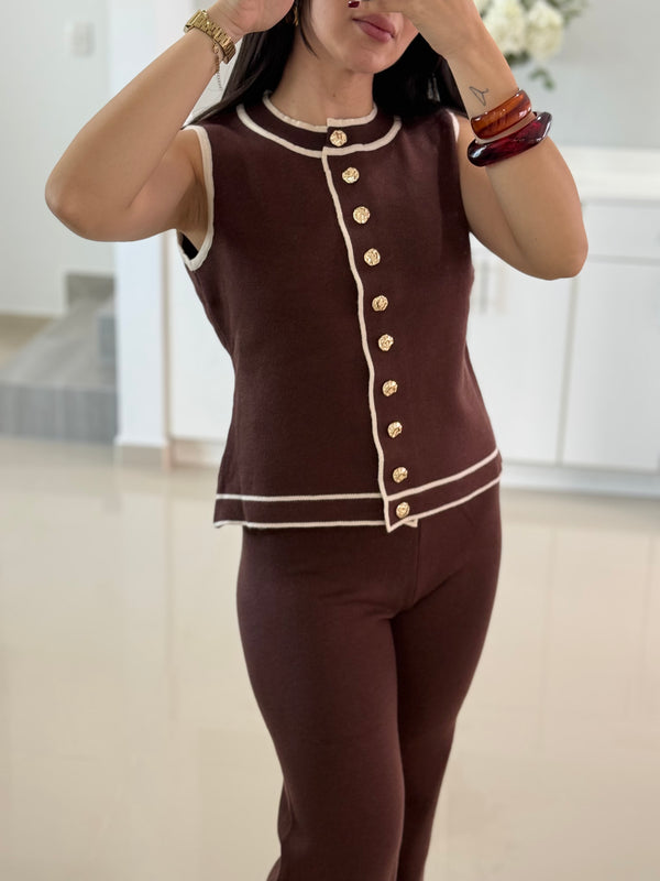 SET CAFÉ DE PANTALON/CHALECO DE PUNTO