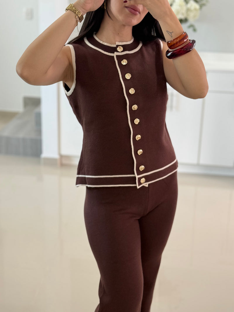 SET CAFÉ DE PANTALON/CHALECO DE PUNTO