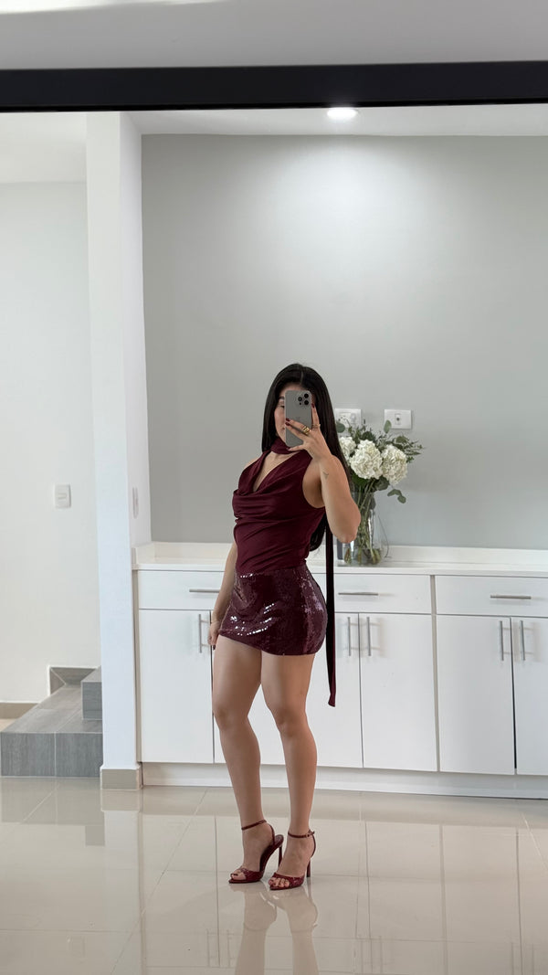 BLUSA SATINADA HALTER VINO