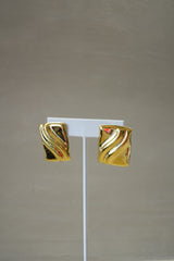 ARETES CHUNKY DORADOS RELIEVE ONDULADO