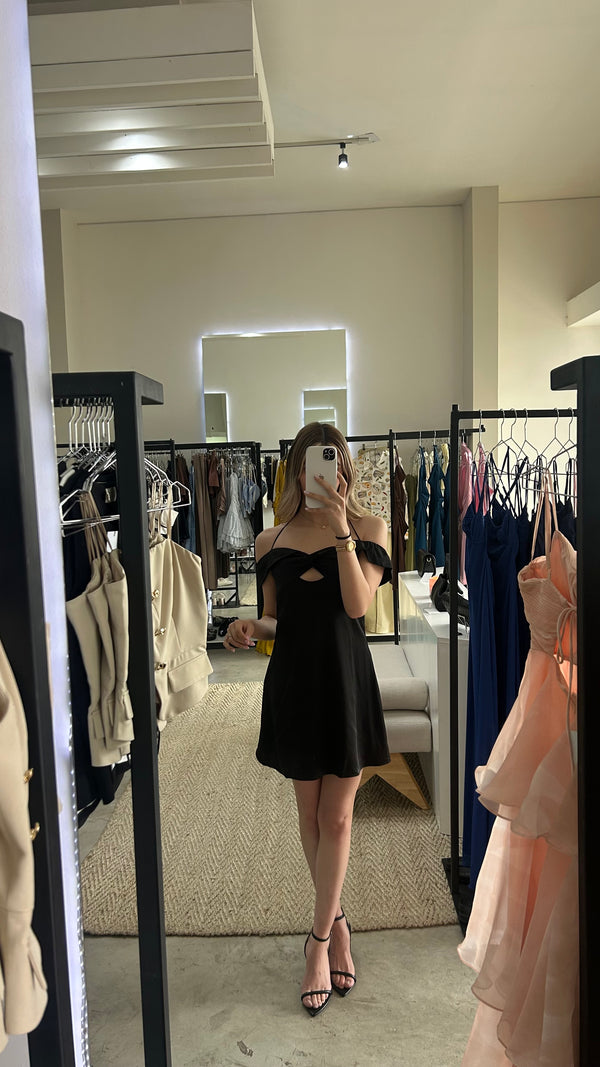 VESTIDO NEGRO CORTO