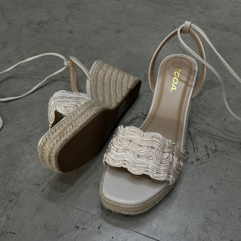 ALPARGATA BEIGE ABIERTA