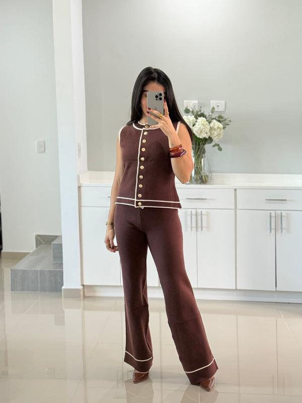SET CAFÉ DE PANTALON/CHALECO DE PUNTO