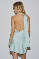 VESTIDO SATIN HALTER CORTO