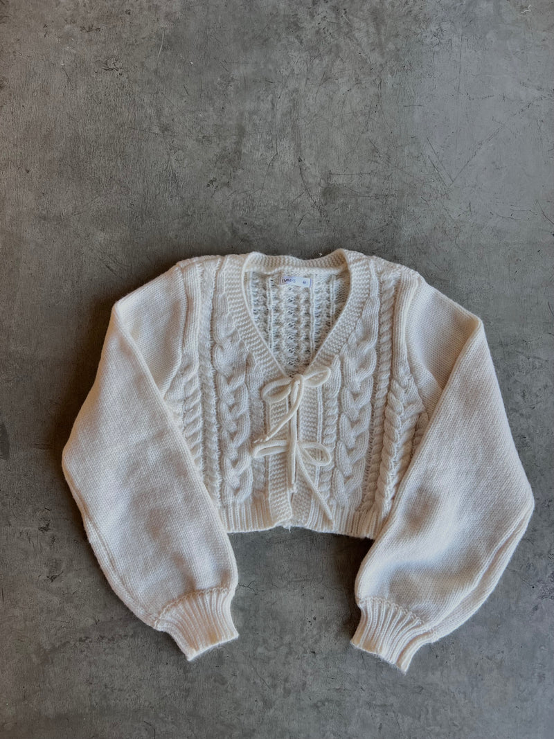 SUETER BEIGE TEJIDO CON MOÑO