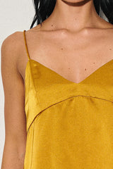 BLUSA SATINADA ESCOTE V CON CAÍDA