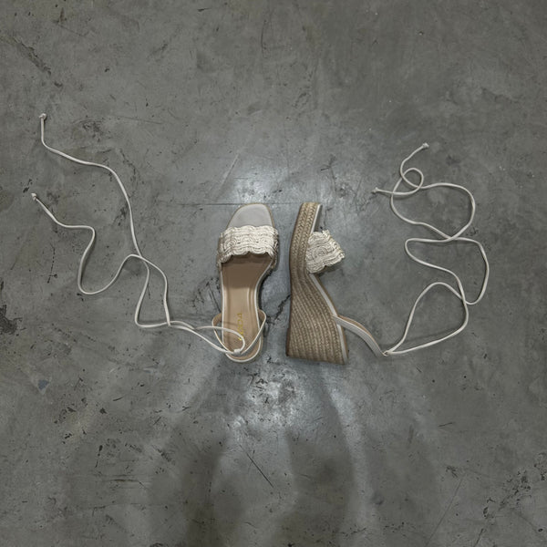 ALPARGATA BEIGE ABIERTA