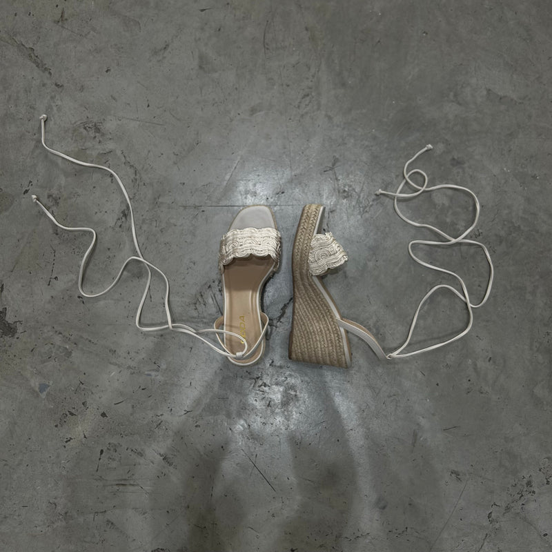 ALPARGATA BEIGE ABIERTA