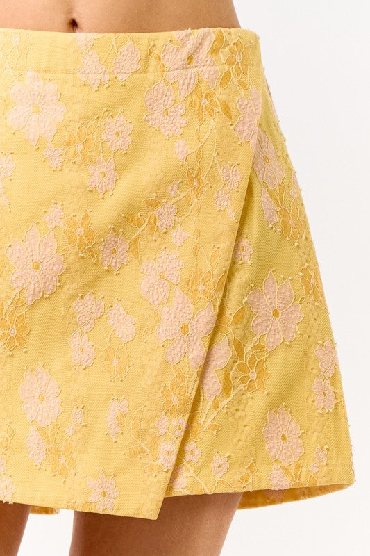 Short falda con textura