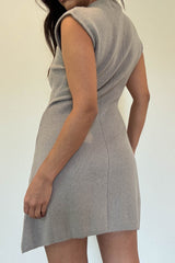 VESTIDO DE PUNTO TEJIDO GRIS